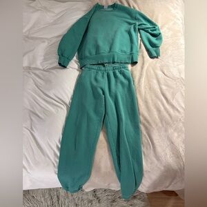 Aritzia green sweatsuit